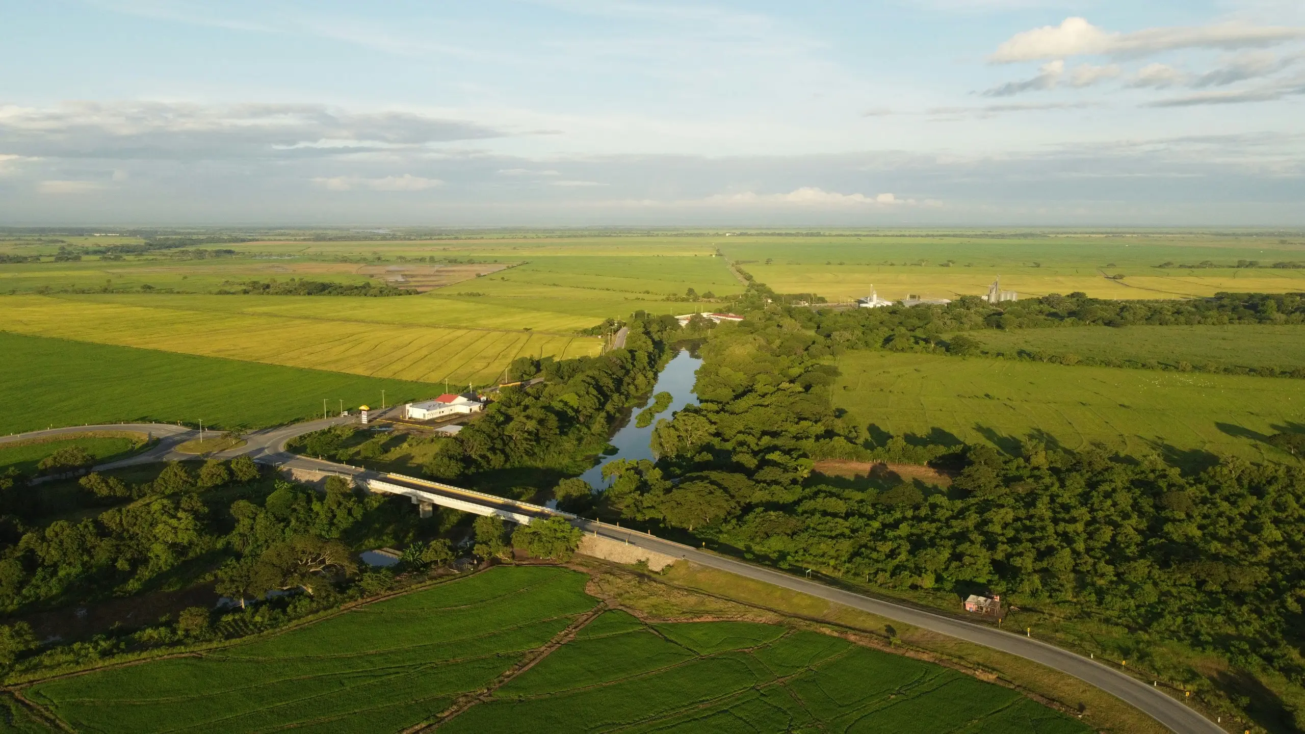 Vista aérea de campos y terrenos de inversión inmobiliaria en Nicaragua